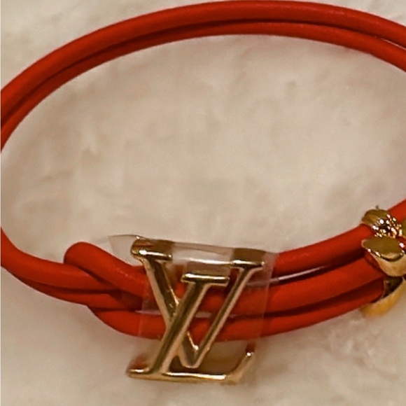 💯% Authentic Louis Vuitton Bloom Bracelet✨ - Picture 3 of 5